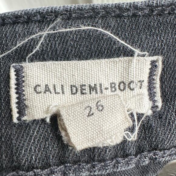 Madewell Cali Demi-Boot Jeans in Bellspring Wash Button-Front Edition - Picture 9 of 10